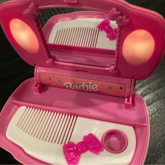 Vintage 90s Barbie for Girls Light up Compact Mirror w/comb. Still lights up! - Picture 1 of 7